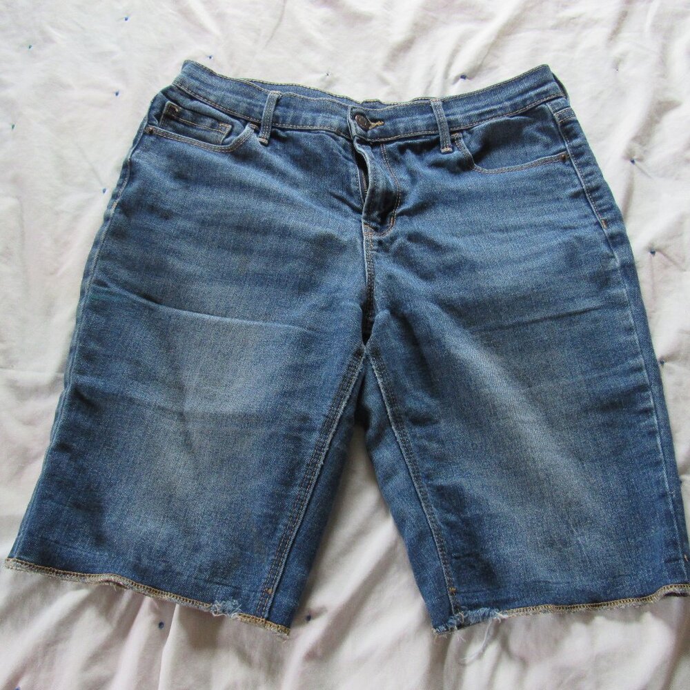 Light Blue Denim Women's Jean Shorts Size 6, Old Navy